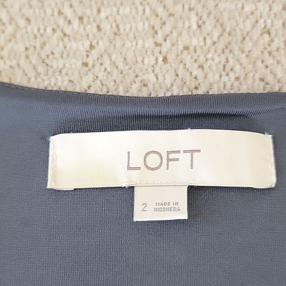 LOFT Gray with Cherries Short Sleeve Wrap Dress with Belt - Size 2 - Picture 3 of 15